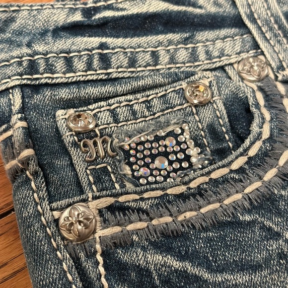 Miss Me Embellished Distressed Bermuda Shorts Size 27 Style #JE8002M - Picture 6 of 11